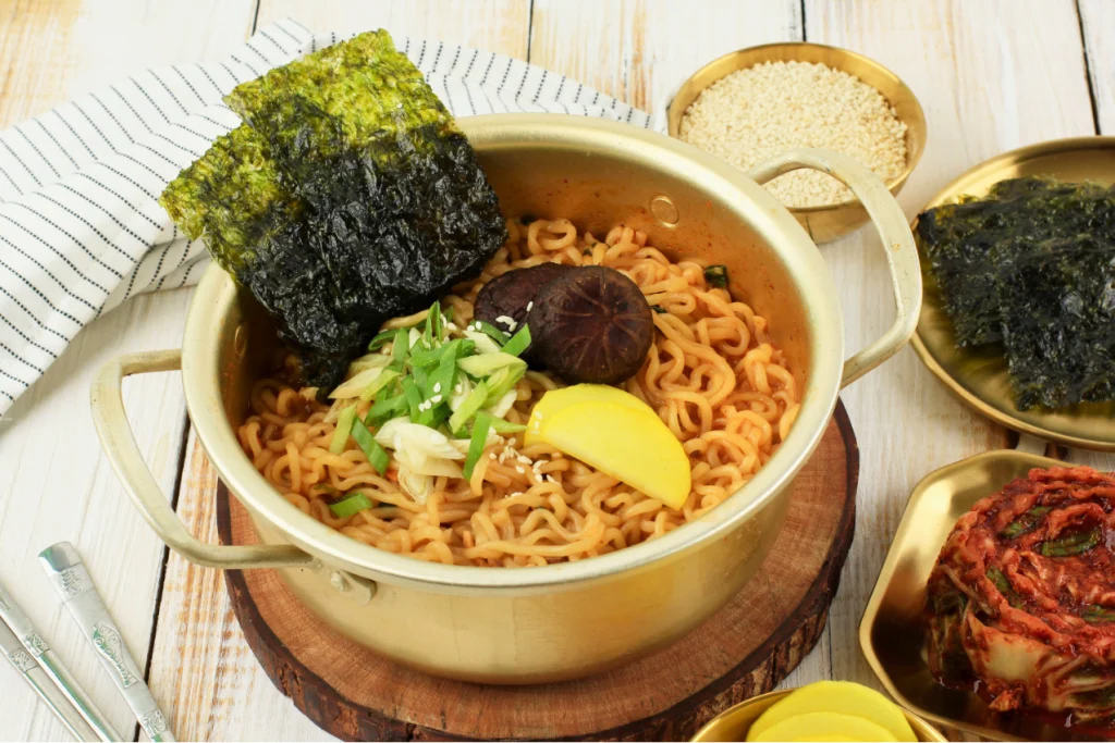 Discover the best one-pot noodle recipes for busy weeknights! Learn how to make satisfying, minimal-mess meals like one-pan yakisoba and easy lo mein in one pot using Fortune Noodles. Get your quick stir fry fix tonight!
